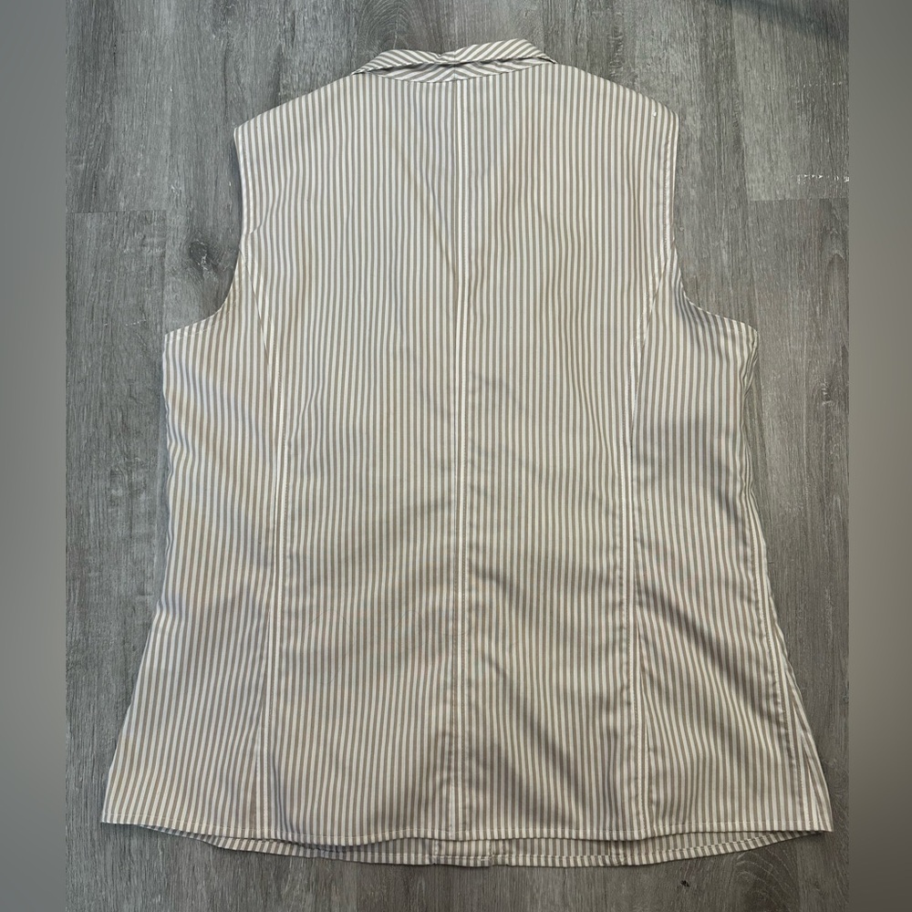 Calvin Klein Sleeveless Button Down 100% cotton Shirt Size 4 Non Iron - Picture 2 of 5